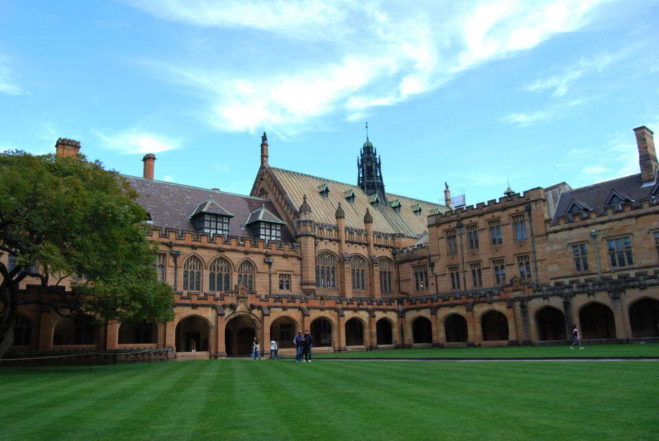 高考后想出国留学去哪比较好？2023英美加澳留学申请攻略一览！